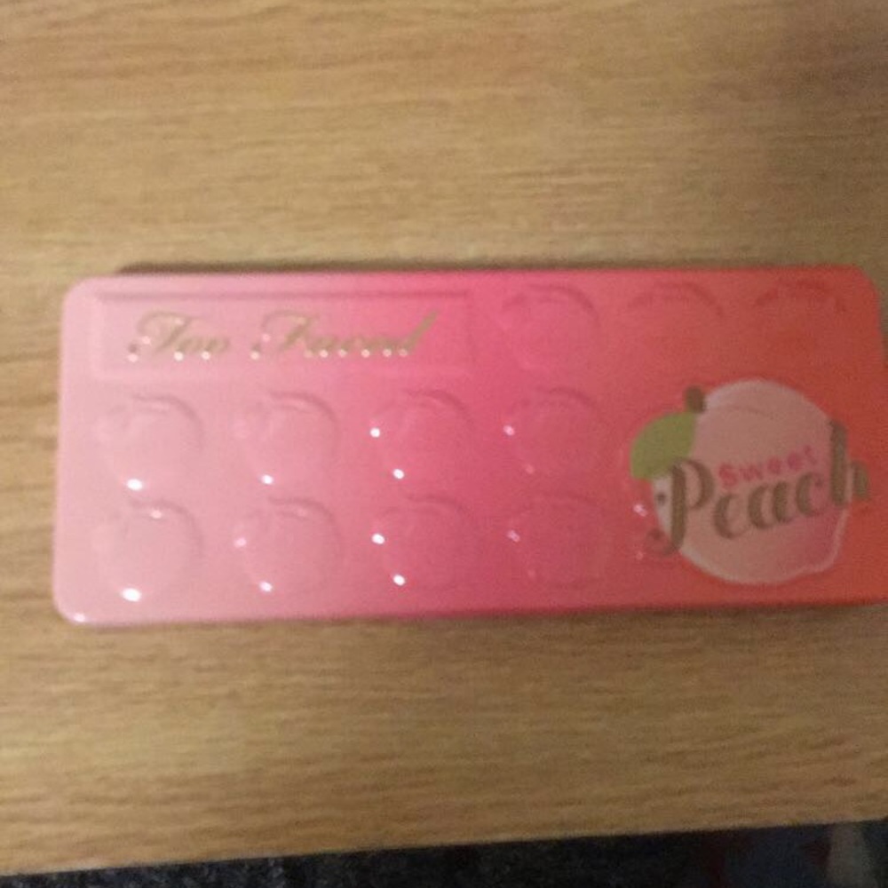 Too faced peach palette